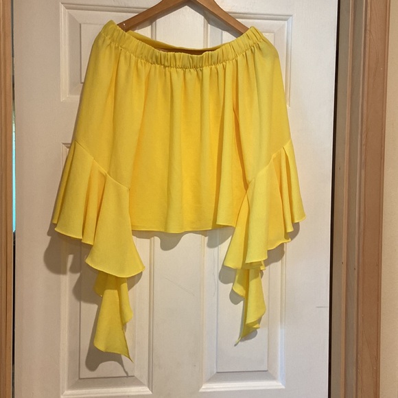 New without tags lemon 🍋 yellow flirty flow-y blouse - Picture 4 of 5